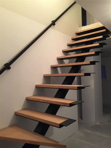 Profil de marche d'escalier intégré ou monté